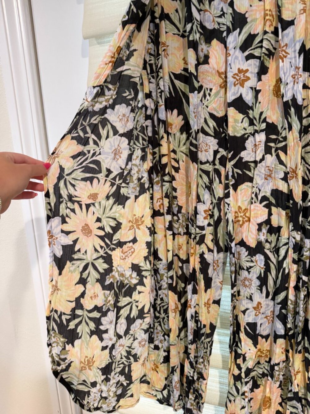 Billabong flowy floral pants (size L) - Picture 2 of 3